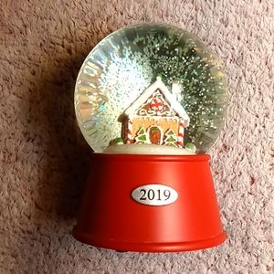 2019 "TOYLAND" WONDERSHOP MUSICAL WATER GLOBE